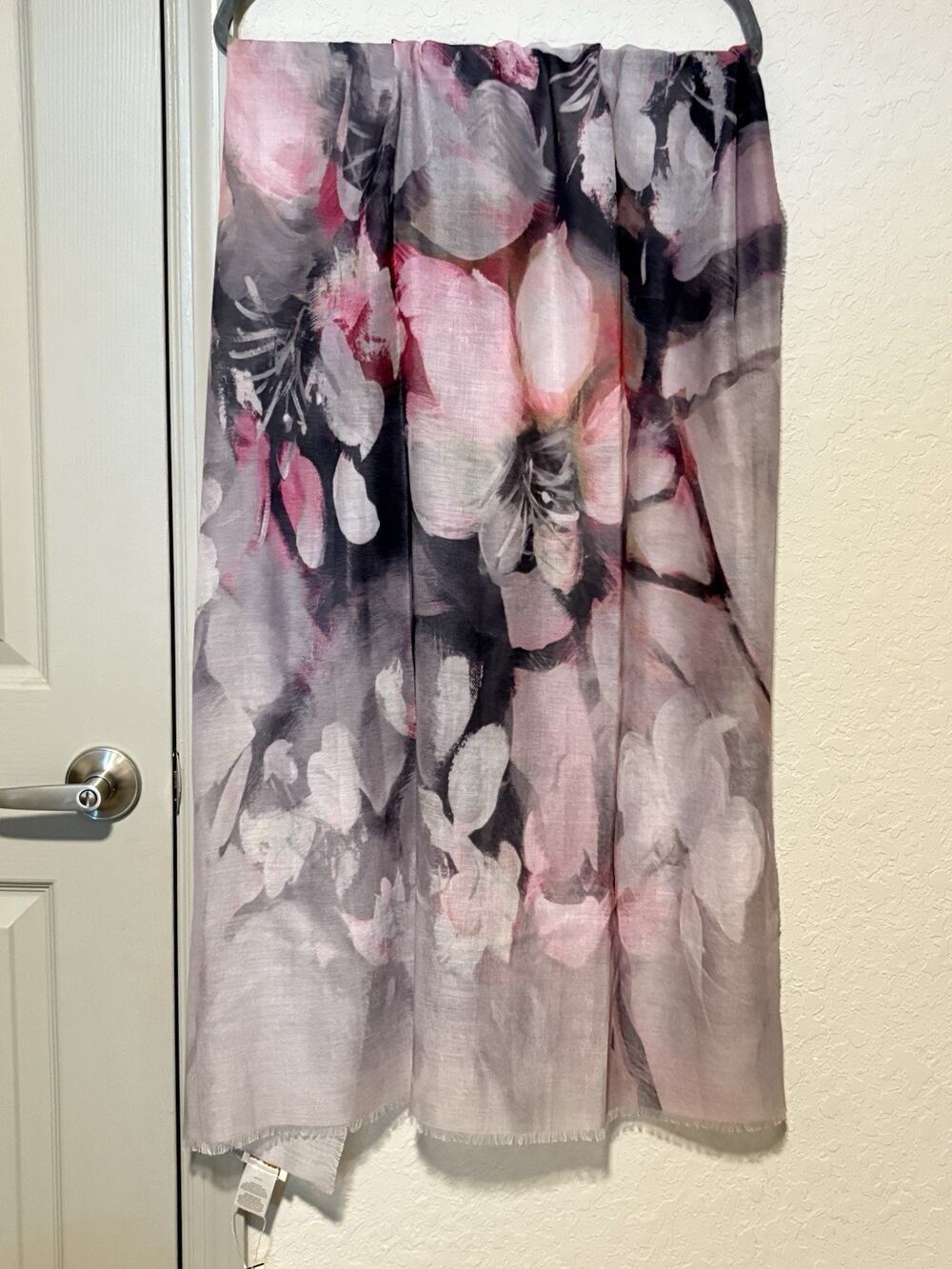 Laura Women’s Scarf Wrap Shawl Gray Floral 100% Polyester Lightweight Fringe